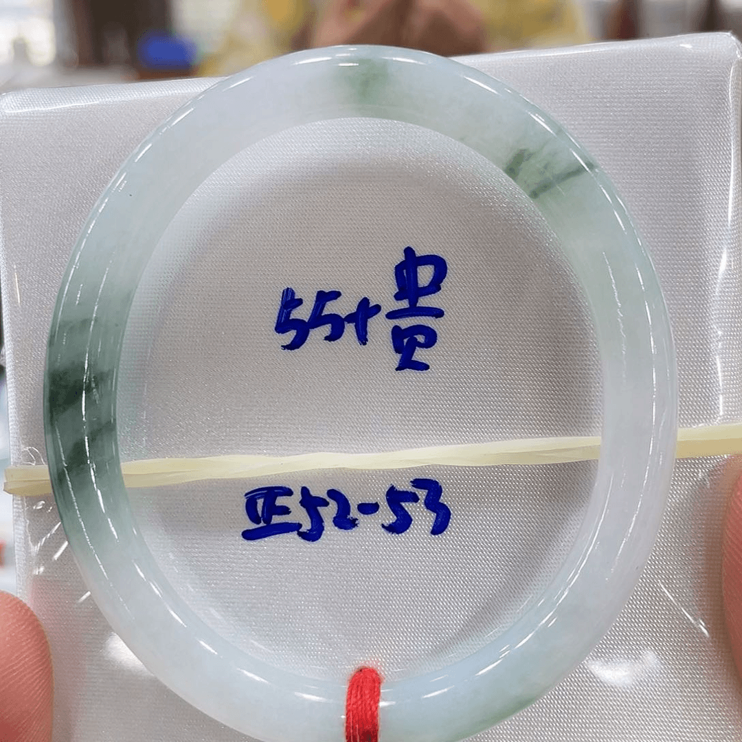 翡翠手镯未镶嵌翡翠手镯