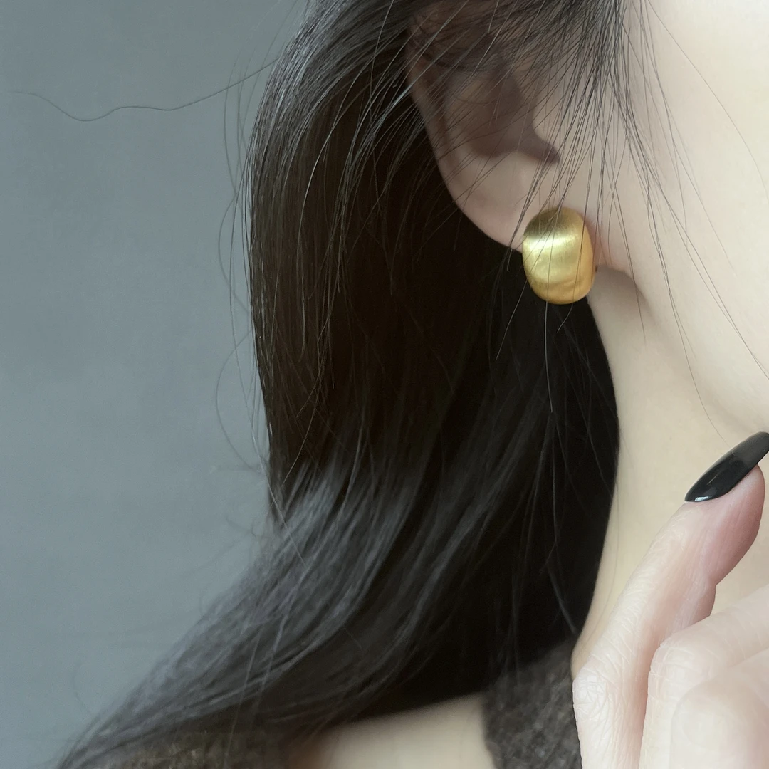 黑糖【耳饰】 秋冬百搭款金色手工拉丝小豌豆耳环E1295