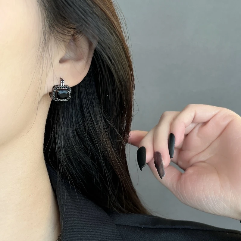 黑糖【耳饰】  黑色轻奢方形耳扣韩版小众耳环耳饰E0638