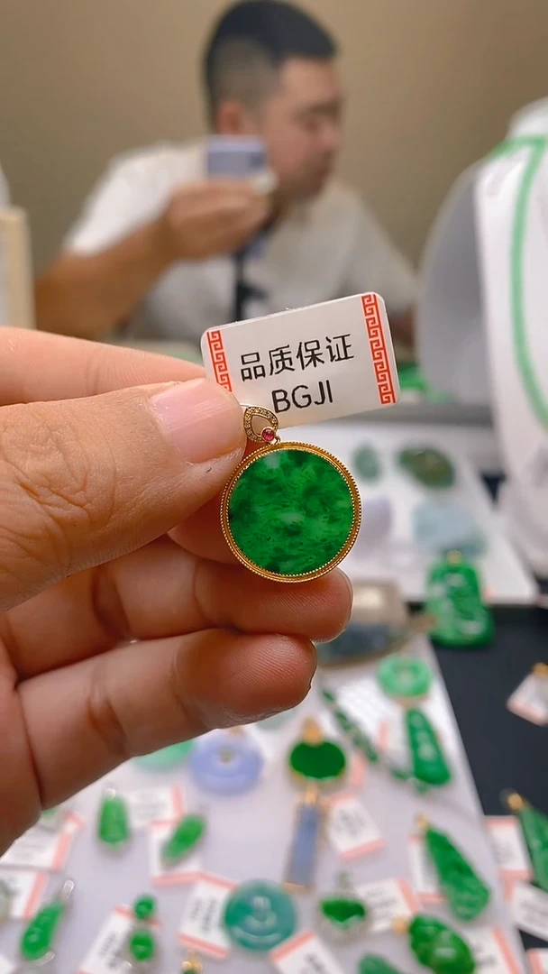 【闪购商品】翡翠颈饰18K金镶嵌无事牌