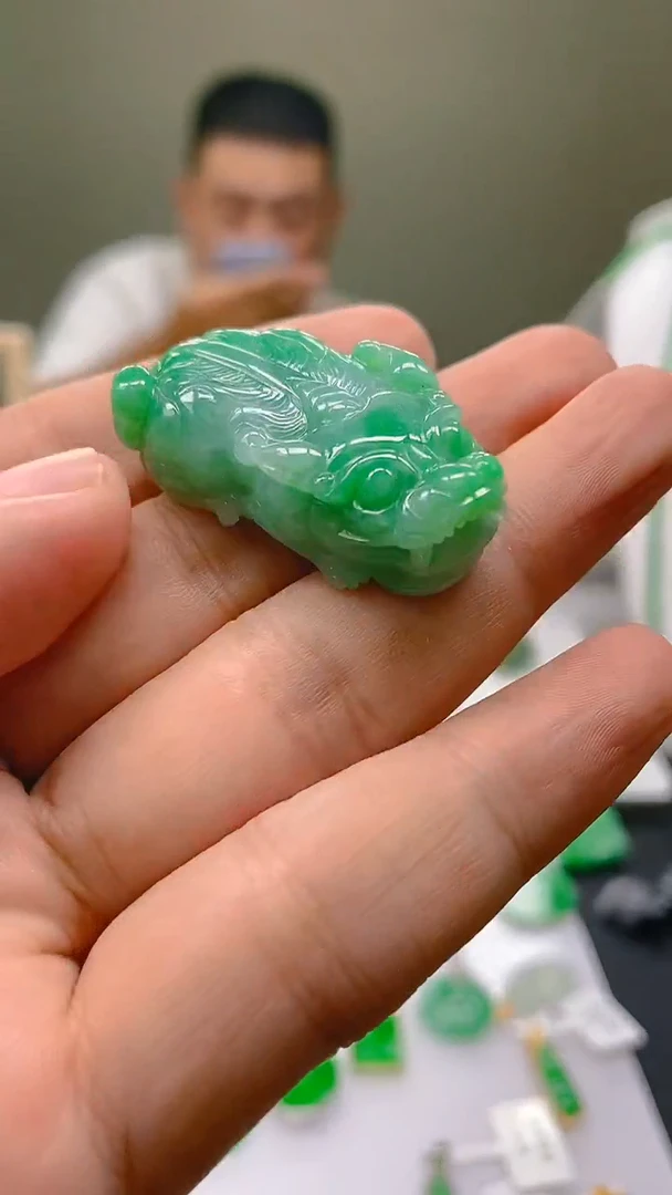 【闪购商品】翡翠颈饰未镶嵌皮丘
