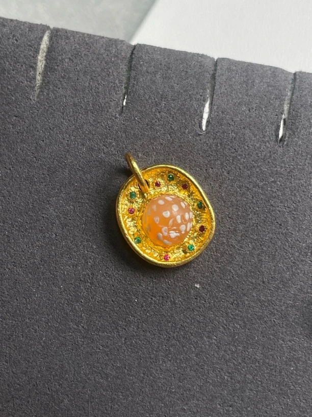 纯金镶嵌满天星吊坠