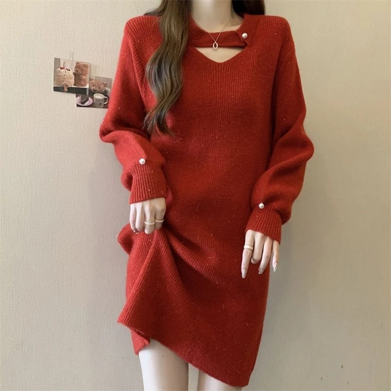 赫本风小心机镂空宽松毛衣女冬大码红色灯笼袖亮丝挂脖打底针织裙