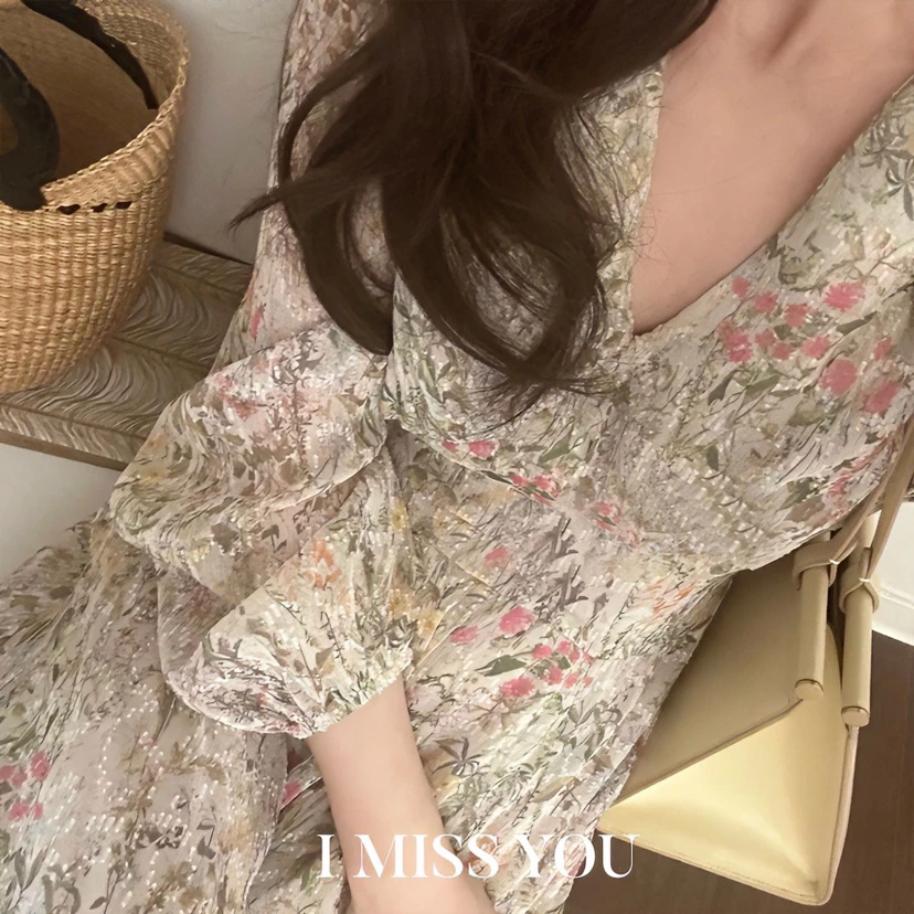 “庄周梦蝶”韩代东大门2024春新款法式优雅v领碎花连衣裙