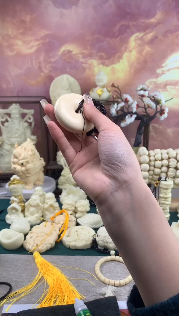 【闪购商品】象牙果根雕扁平平安扣
