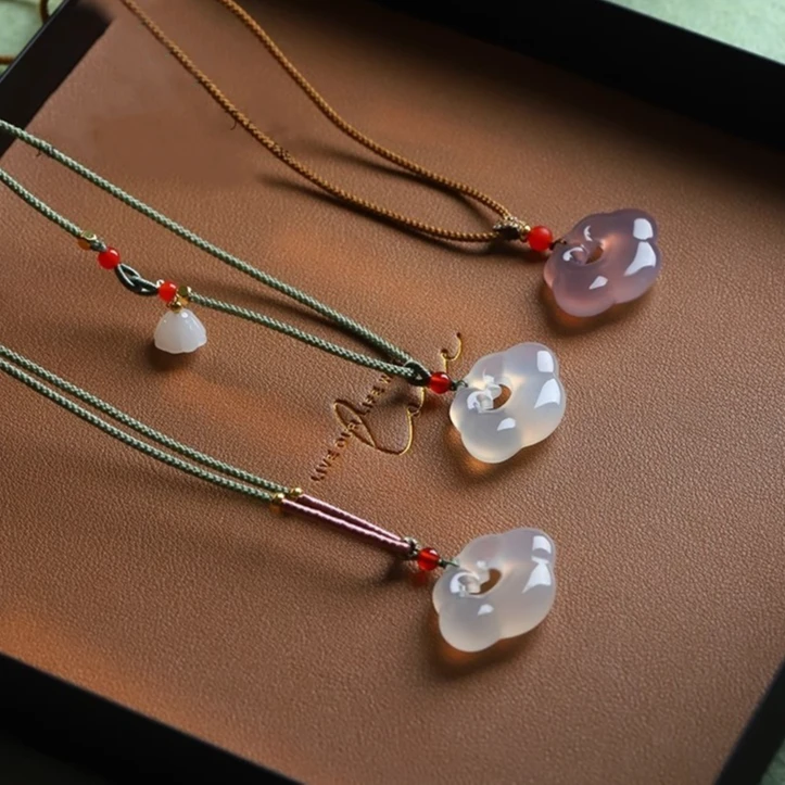 天然白玛瑙祥云如意锁项链女高冰葡萄紫玉髓平安锁吊坠古风