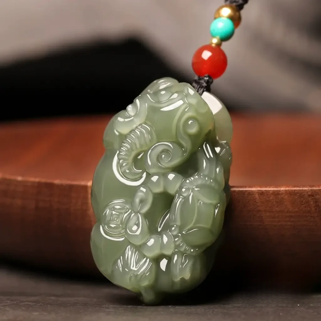 天然和田玉霸王貔貅吊坠招财貔恘皮丘玉石男女符项链玉坠挂件
