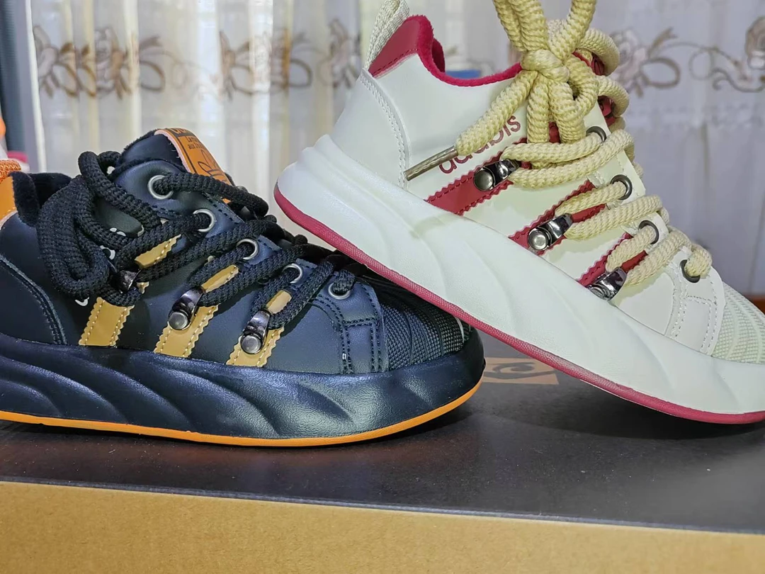 2024年新款的儿童板鞋加绒加厚