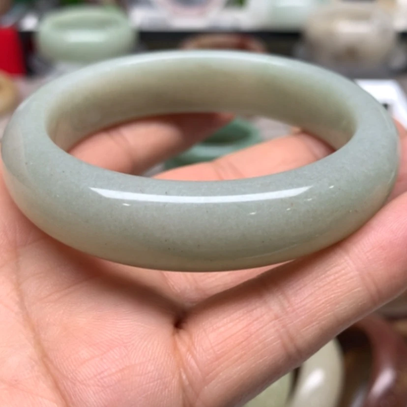 【闪购商品】石英质玉手镯未镶嵌八**风