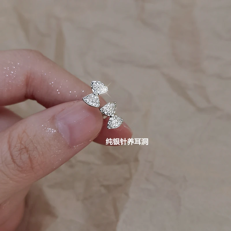 925银合成锆石耳饰 微镶蝴蝶结耳钉女纯银针百搭简约螺丝拧耳骨钉