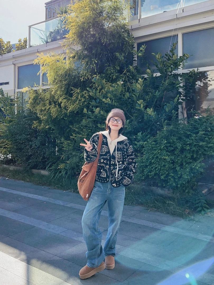 今年流行别致独特港味复古chic不撞款黑色印花外套连帽毛衣两件套