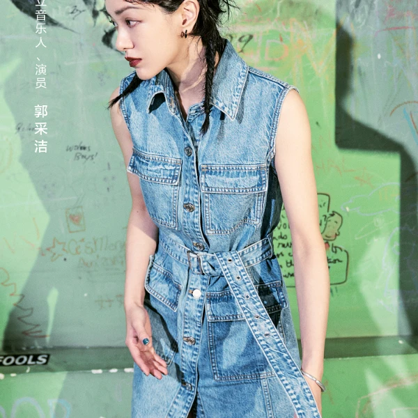 7118【M】郭采洁同款2024夏新品四口袋直身背心牛仔连衣裙附腰带