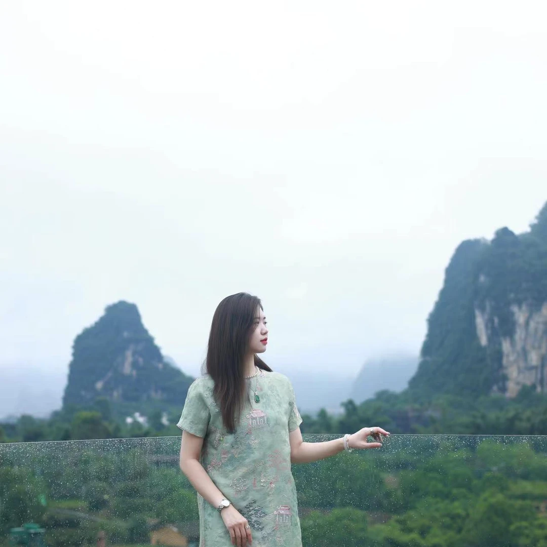 【花滿林】“天青色等烟雨”圆领斜襟重工刺绣欧根纱盖袖连衣裙6800