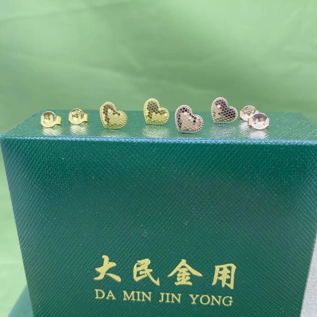 18K金Au750精品鱼鳞爆闪爱心耳钉多样性发其一克重多退少补