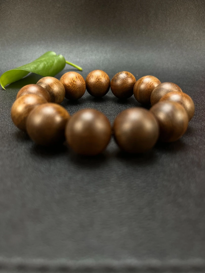 B20白奇沉香圆珠2.0单圈手串