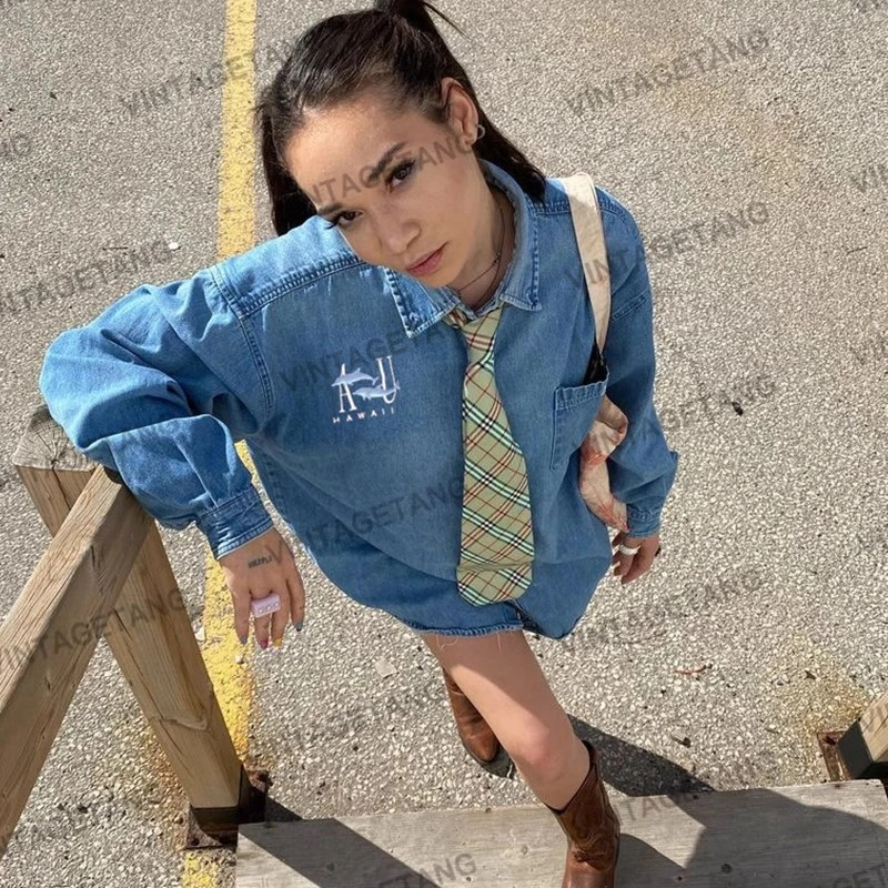 美式学院风蓝色刺绣牛仔衬衫女上衣發壹