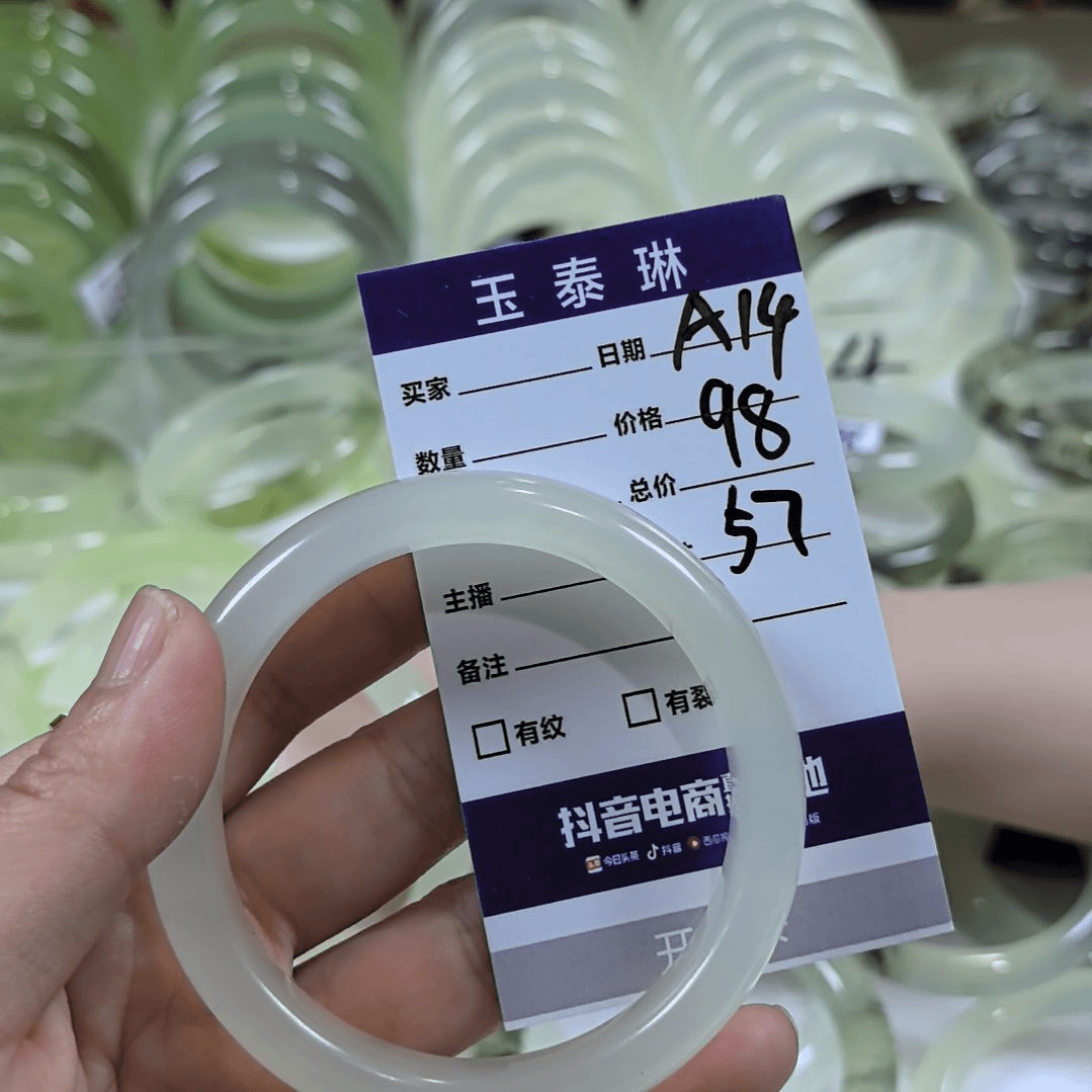 岫玉手镯未镶嵌岫玉手镯天然