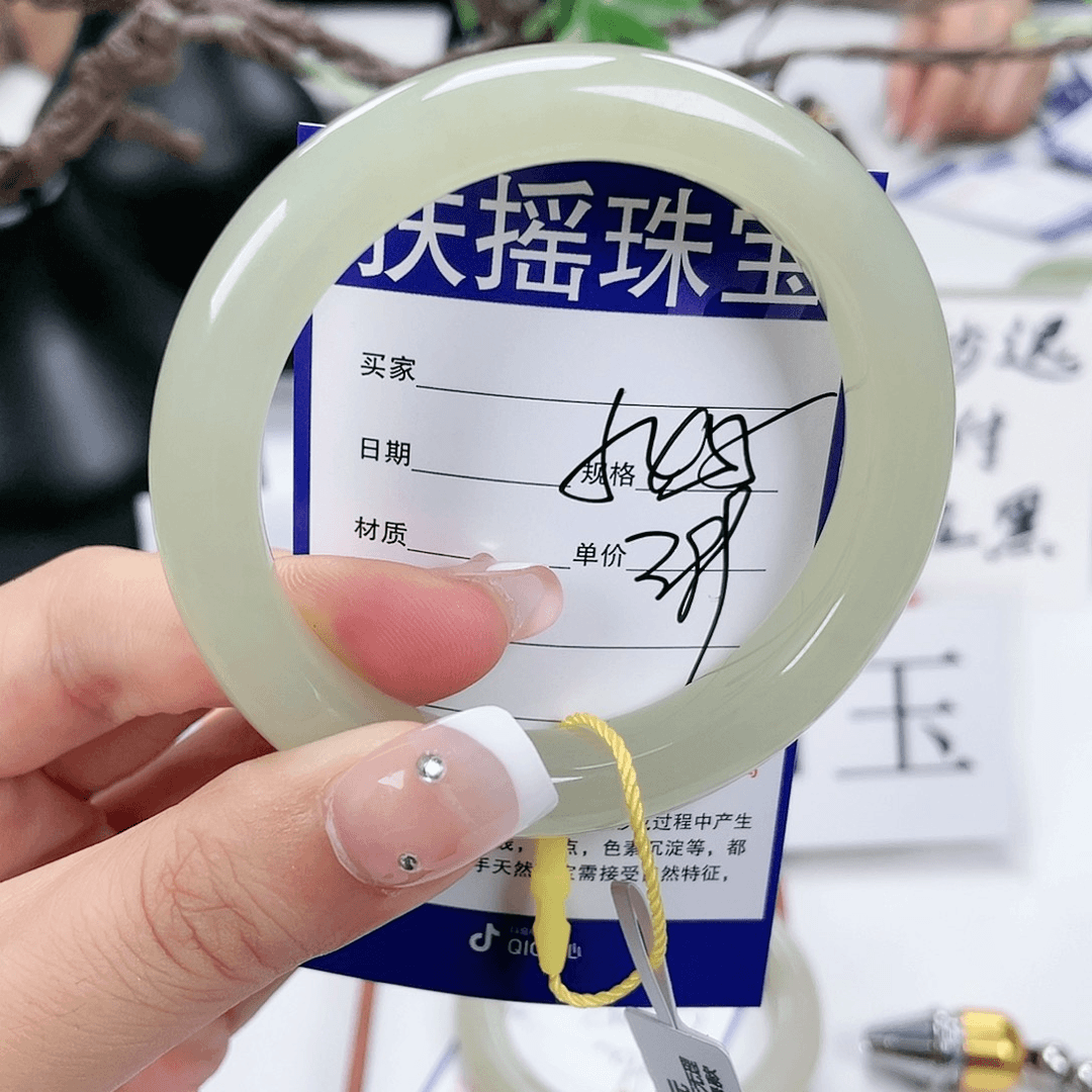 和田玉手镯未镶嵌