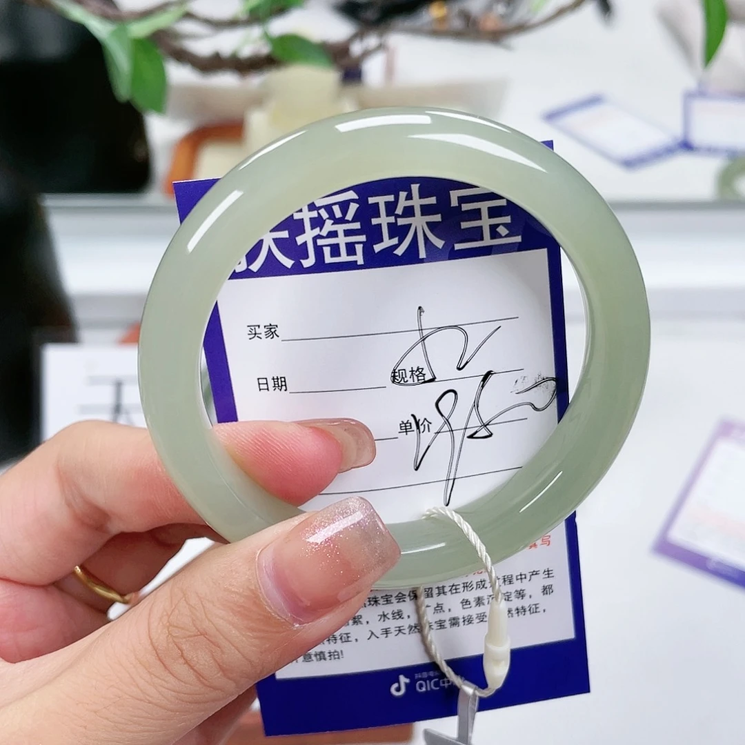 和田玉手镯52未镶嵌绿*芽