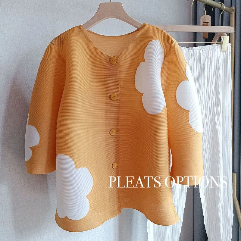 新款通勤褶皱上衣2025年春季褶皱外套宽松圆领简约纽扣薄款外穿女