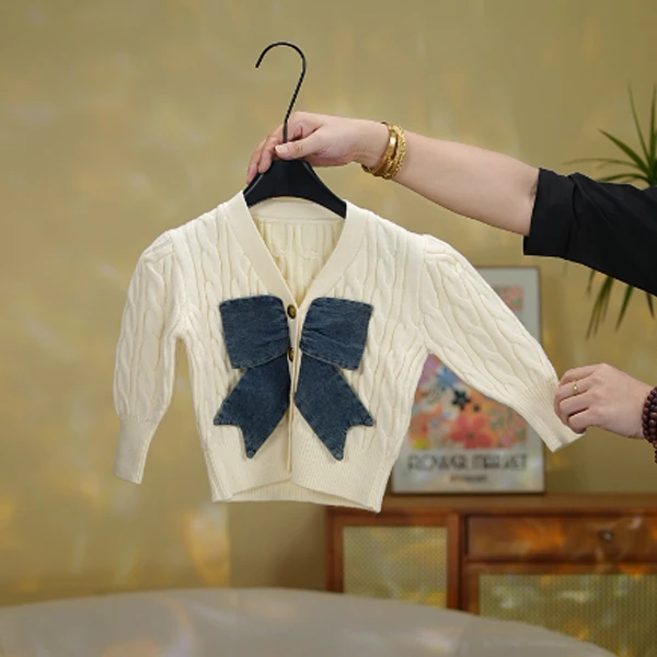 儿童秋季毛衣女童上衣外穿百搭时尚小开衫洋气宝宝女童针织衫米色