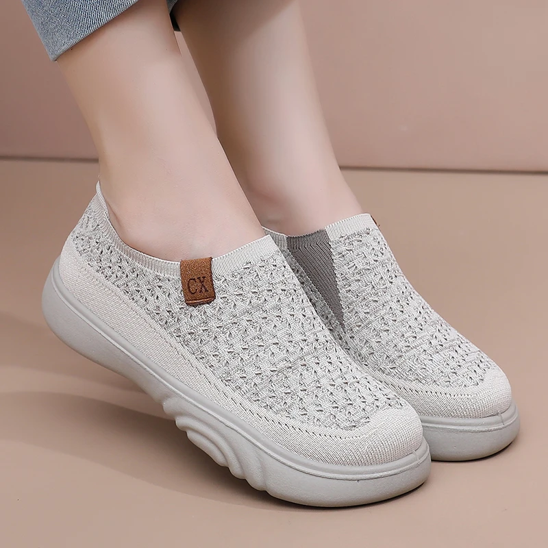 2025春秋新款老北京布鞋透气中老年鞋软底防滑轻便妈妈鞋厚底女鞋