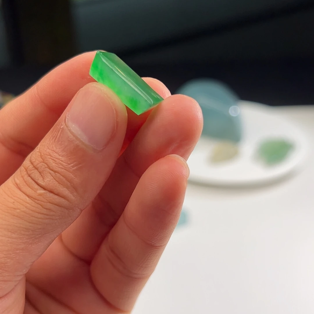 【闪购商品】定制翡翠未镶嵌小**C帅