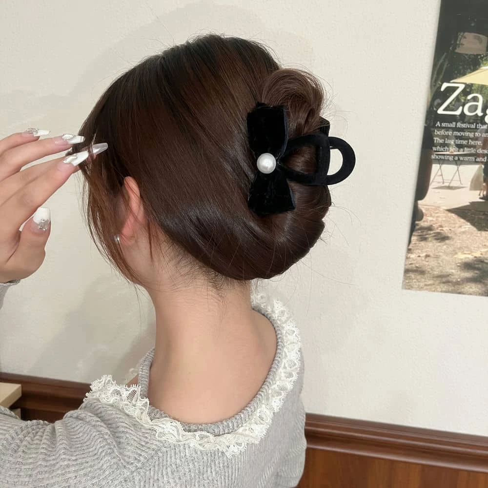 植绒蝴蝶结珠珠抓夹大号鲨鱼夹女2023新款发饰发夹后脑勺发卡头饰