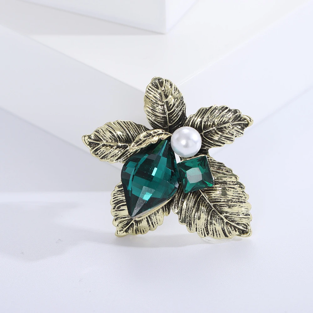 合金合成锆石胸针 栀子花绿色中古珠气质优雅精致轻奢胸针XZ1027