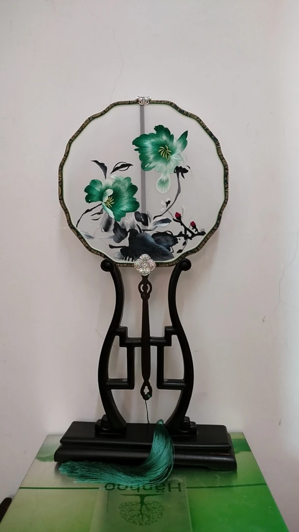 玉传苏绣 纯手工刺绣团扇 内经20厘米 送精美礼盒 不含底座