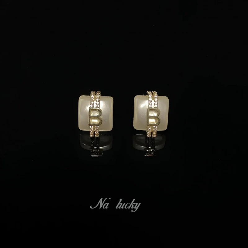 铜合金合成锆石耳饰 【精工系列】 高端法式气质字母B耳钉白色N1047