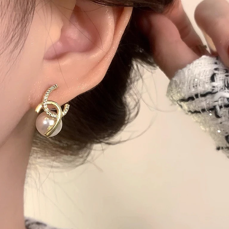铜合金仿珍珠耳饰 气质小香风法式精致耳钉温柔设计感百搭耳环