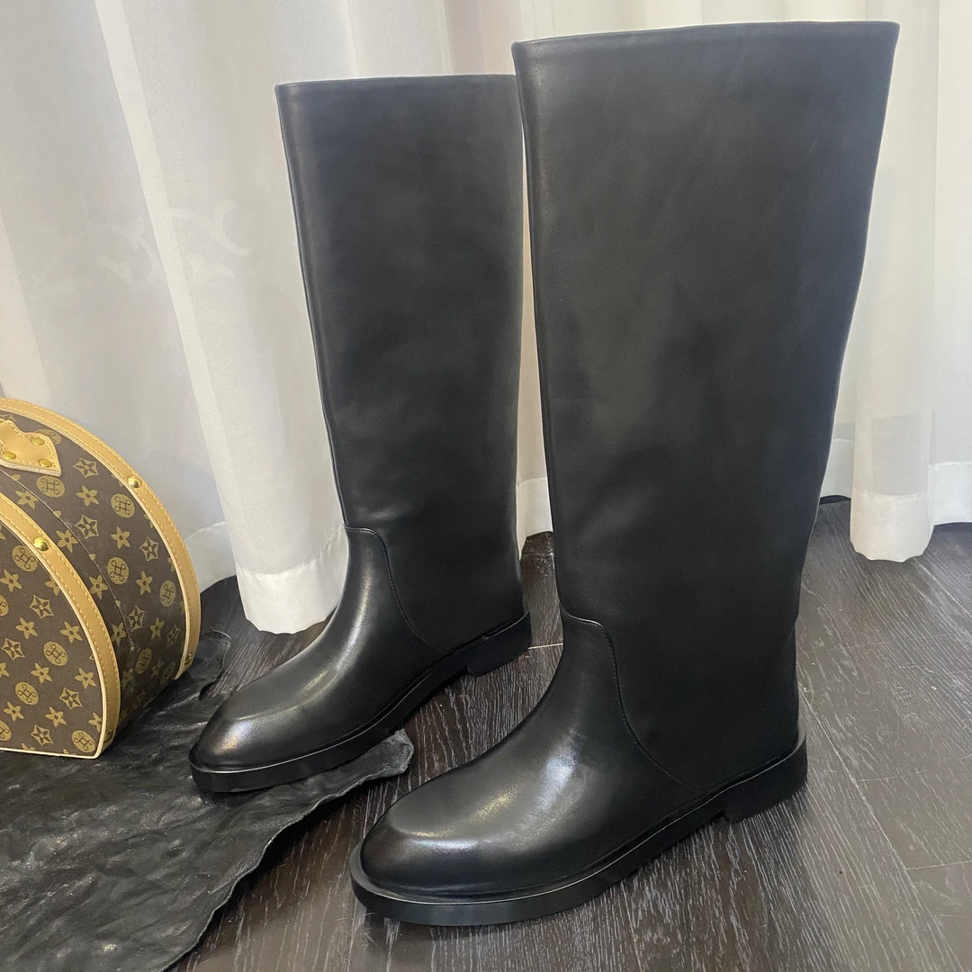 大筒围平跟真皮尖头长筒靴