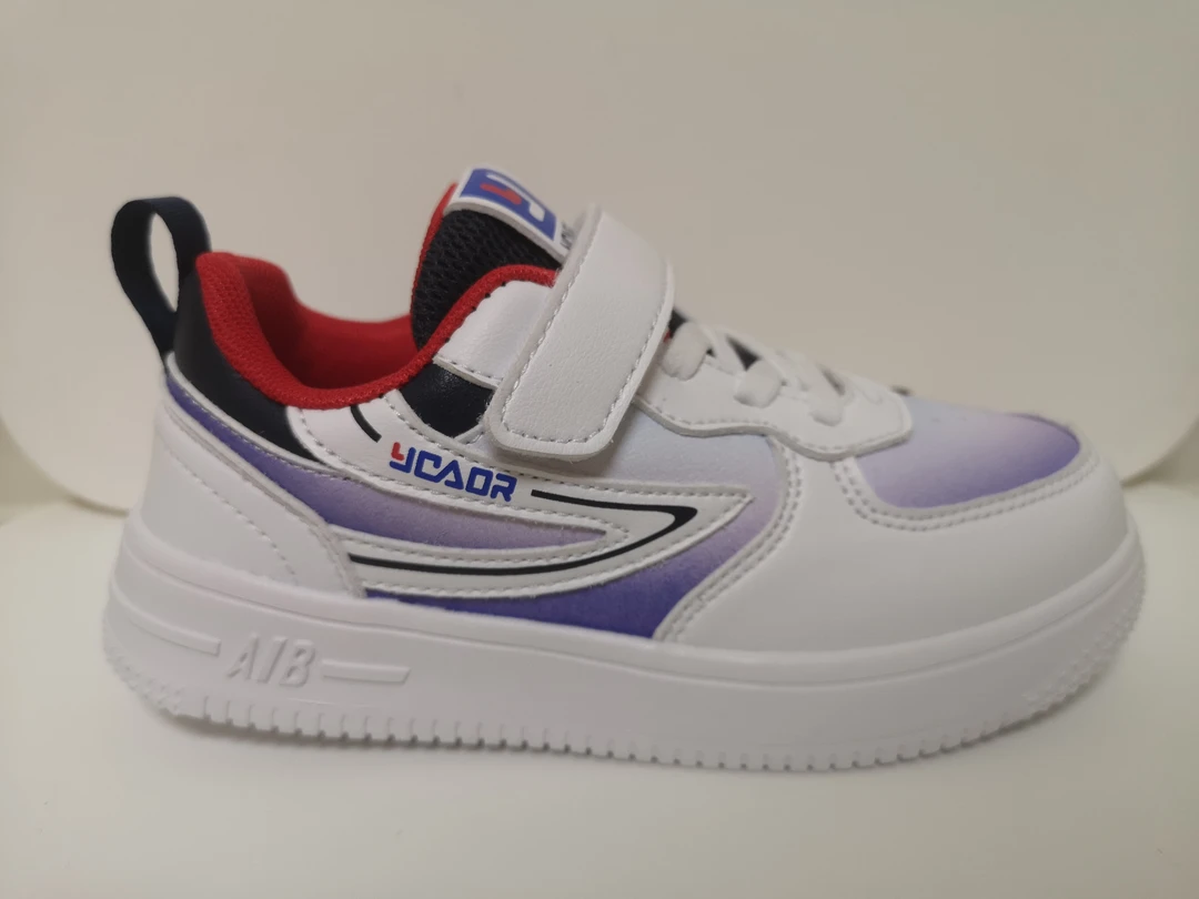 永高人新年爆款儿童运动鞋小白鞋低帮百搭软底皮面防水休闲鞋