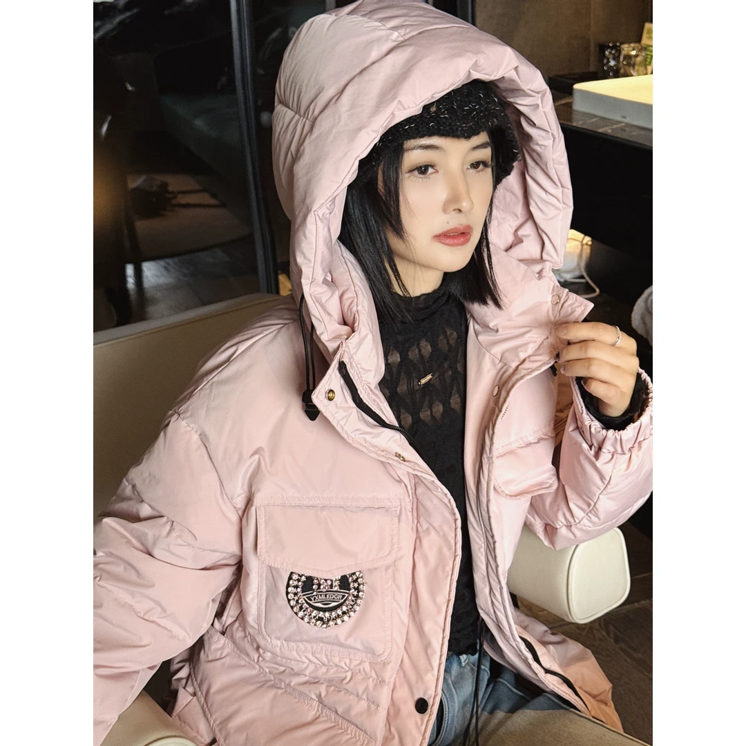 2024冬季新款手工钉珠大口袋抽绳束腰90白鸭绒羽绒服冲锋衣W33089