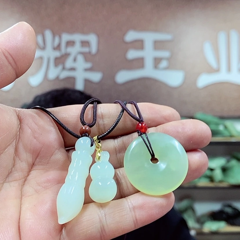 【闪购商品】蛇纹石玉颈饰未镶嵌阁*