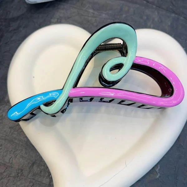 BB131（满9.9包邮）滴油桃心拼色抓夹