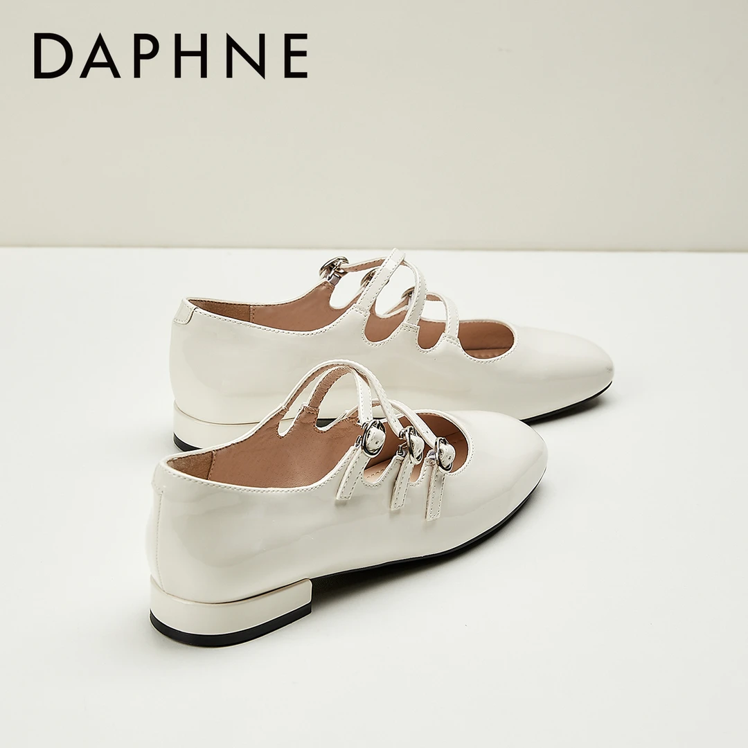 达芙妮明星同款银色玛丽珍鞋女漆皮25年新款小皮鞋小香风粗跟单鞋