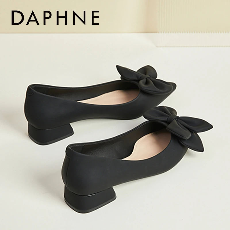 达芙妮平底女鞋爆款尖头工装单鞋2025新款时尚黑色秋季低跟小皮鞋