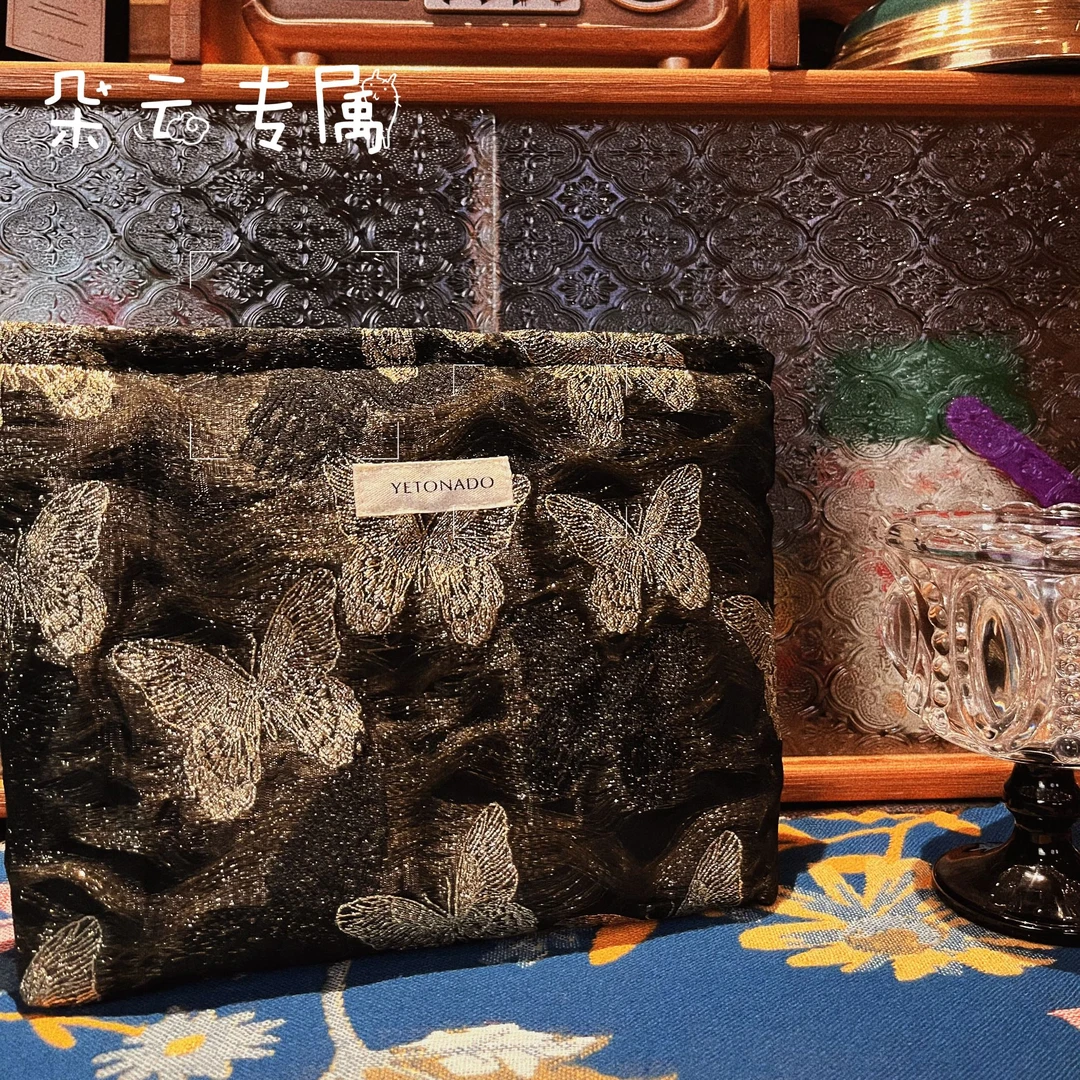 高级感气质新中式鎏金翩舞蝴蝶大容量化妆包女士手拿包便携收纳