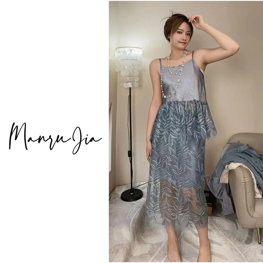 设计师款气质时尚轻奢小众设计刺绣珠片重工半身裙