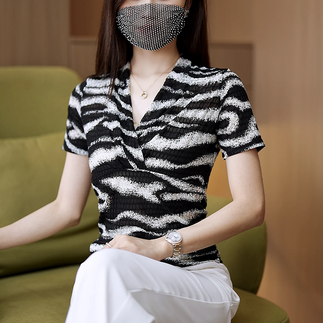纯欲风气质V领斑马纹性感显瘦T恤女夏季百搭修身上衣