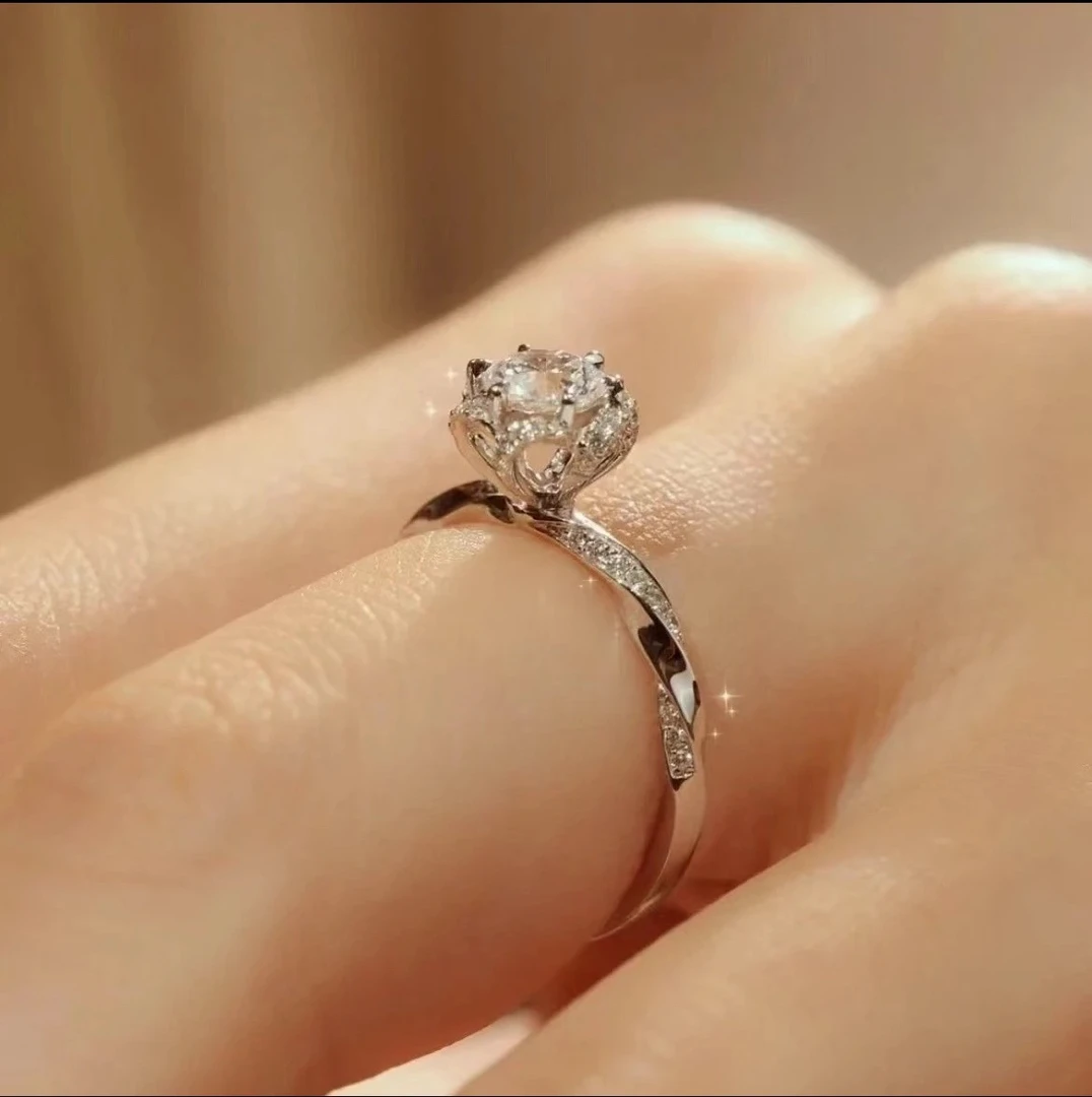 925银莫桑石戒指 925银莫桑石戒指 【虞美人】0.5ct-1克拉