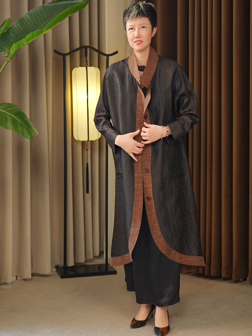 高端新中式女装斜襟中长款优雅气质香云纱黑色龟裂风衣YXJ0016