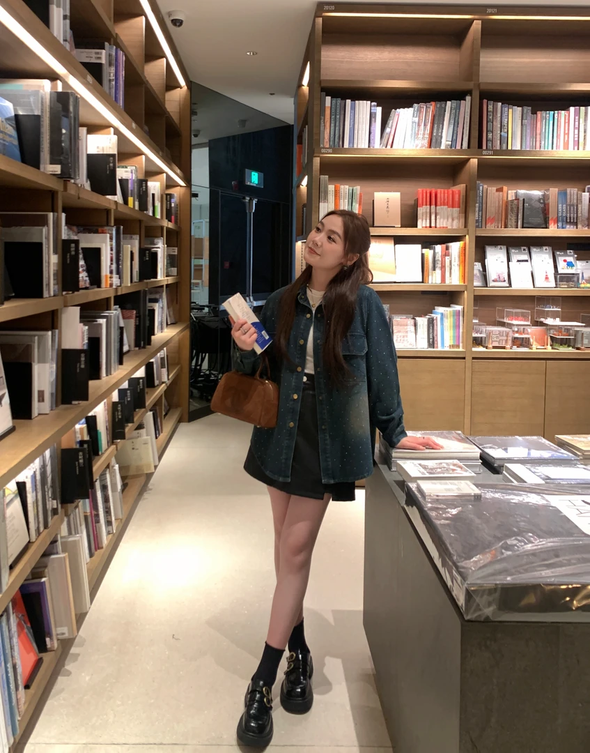 七七/【月河星沙】秋季时尚宽松韩版气质牛仔烫钻衬衫XNS6039