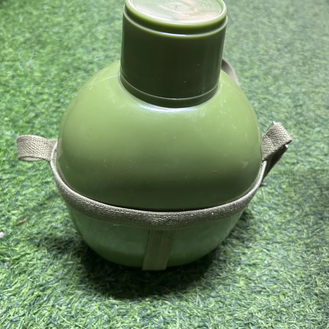 绿色保温水壶大容量