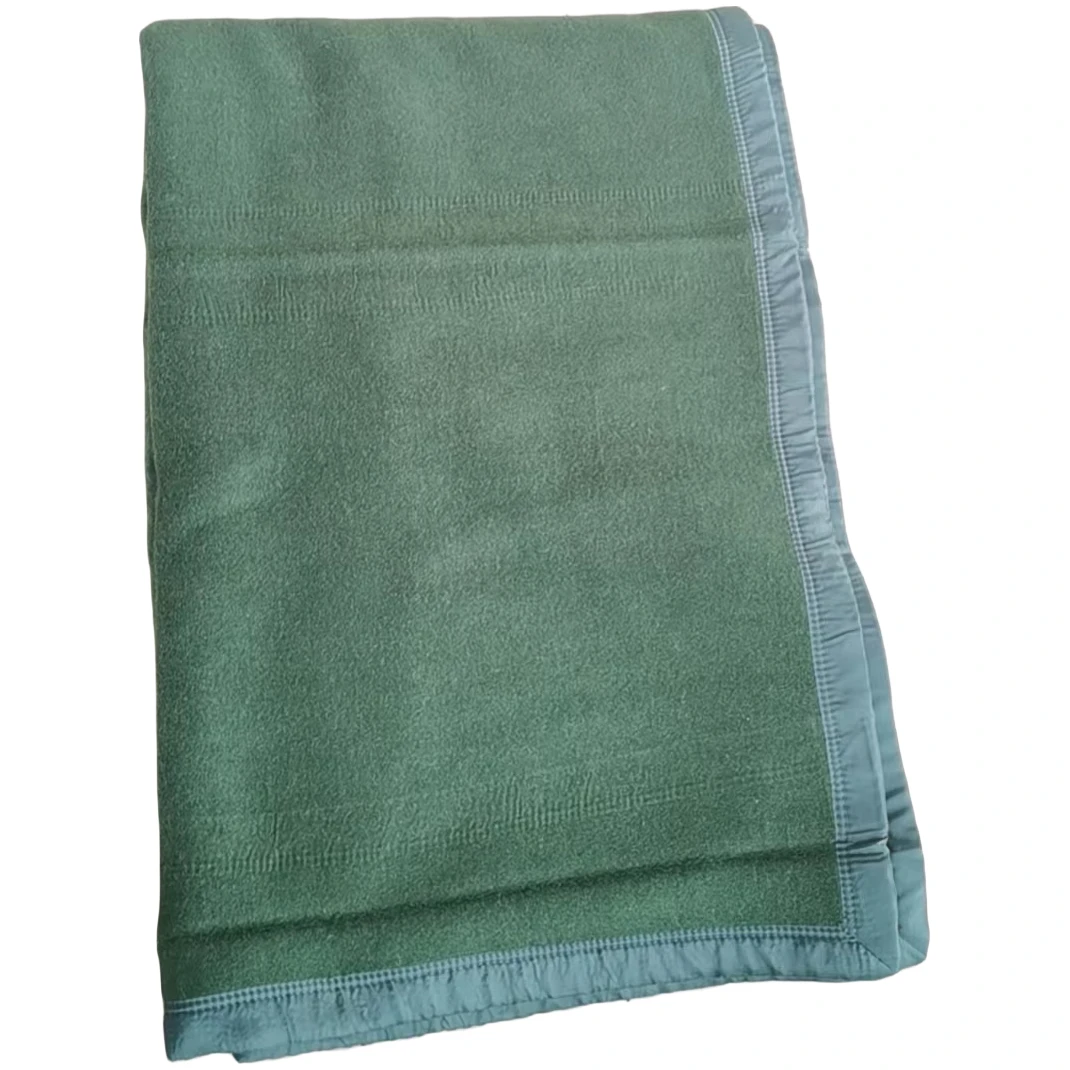 *毛毯多用柔软舒适绿色可铺可垫简约加厚纯色冬季