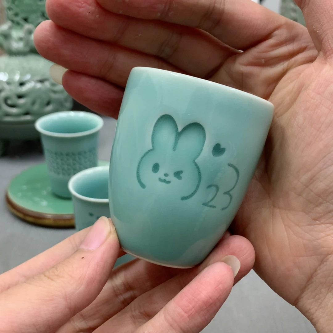 【闪购商品】青瓷微瑕徘**徊90256
