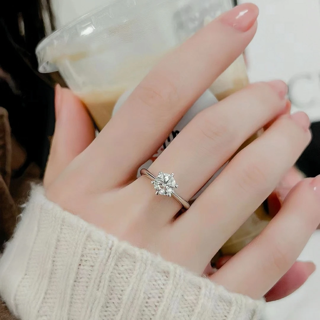 925银莫桑石银制品 【周jia六爪】经典大气时尚气质合成碳硅石戒指