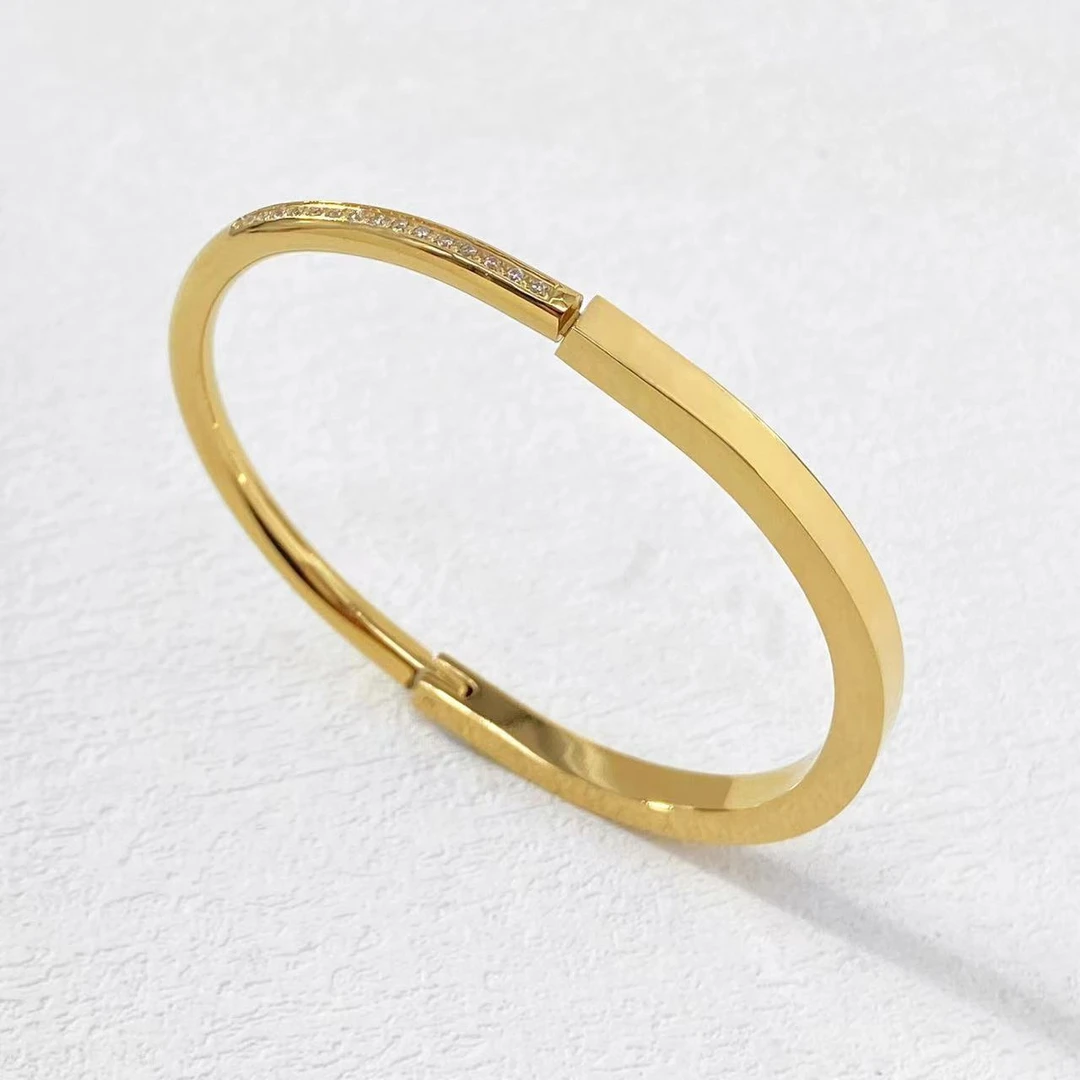 钛钢手镯 木木（QA2781）58毫米*48毫米  手镯